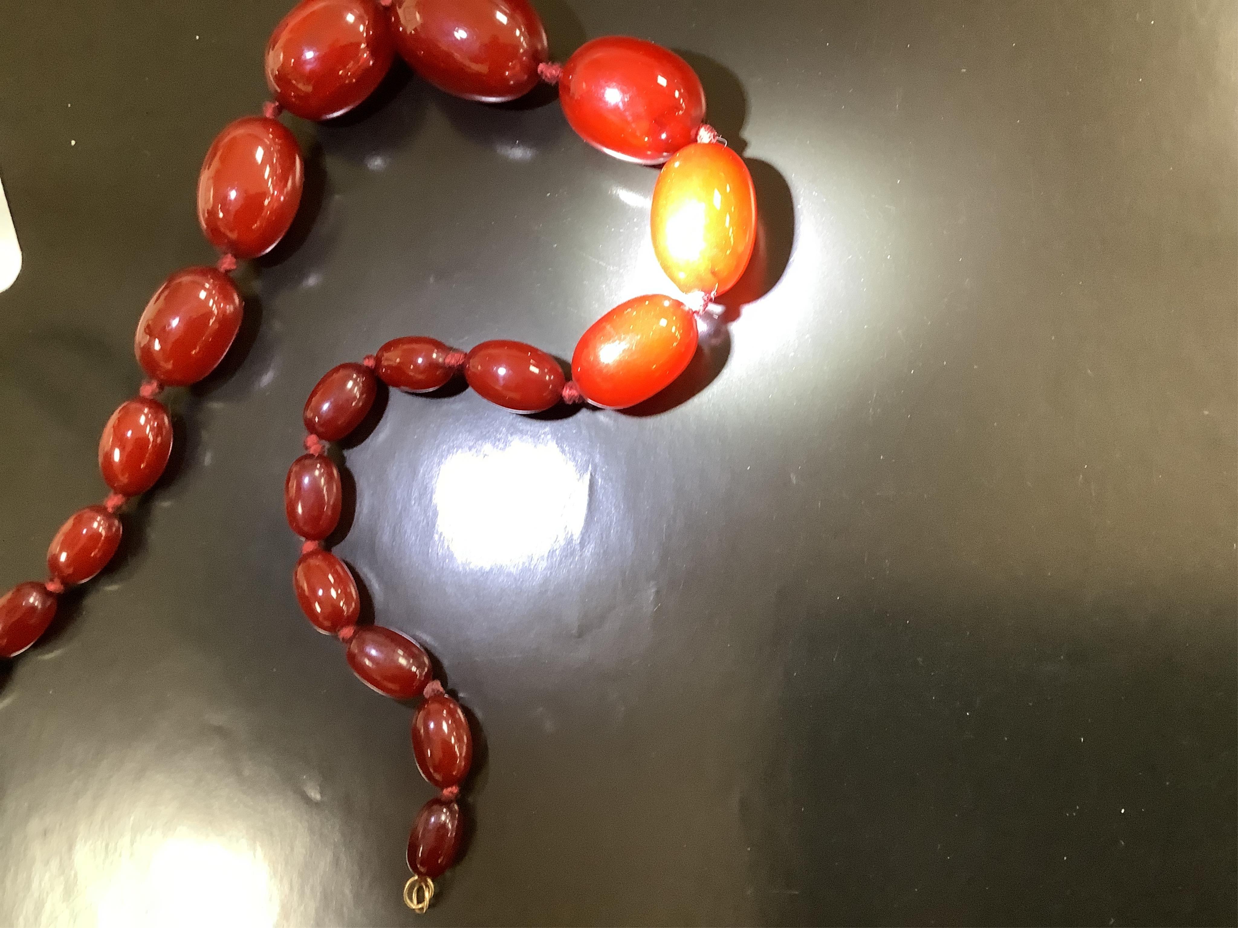 A single strand graduated simulated cherry amber necklace, 46cm, gross weight 58 grams. Condition - fair to good